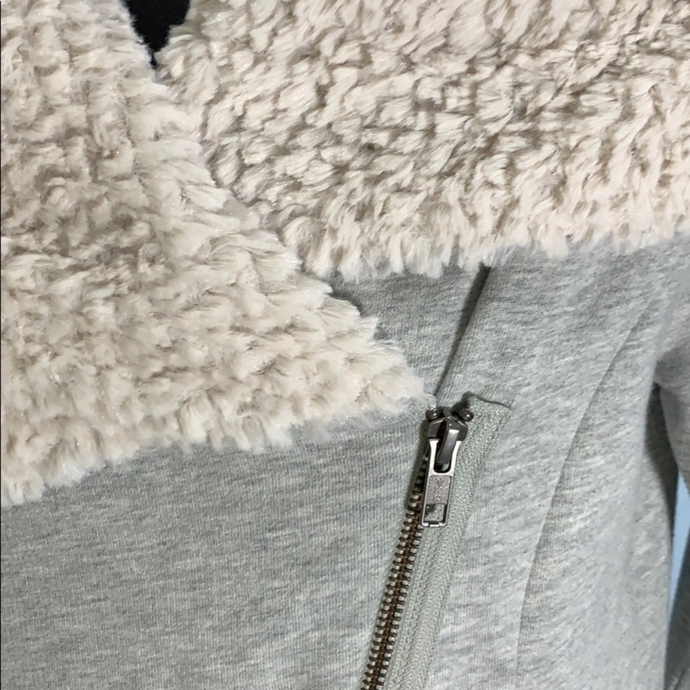 Loft Jacket - Picture 2 of 7